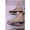 Image 4 : (2) Pairs of Vintage Skates (Sizes?)