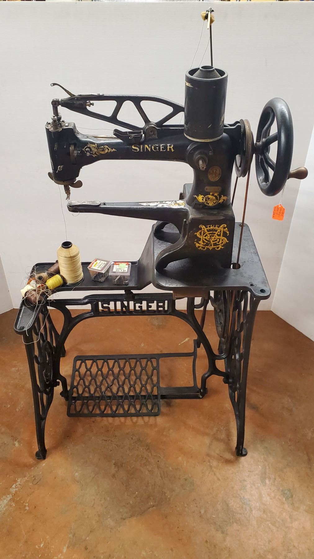 Antique Singer model 29K-2 on cast iron stand (with wooden drawer)