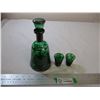 Image 1 : Green decanter (2 glasses)