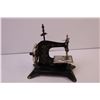 Image 3 : Antique Kids’ Sewing Machine (Working)