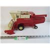 Image 1 : International Hydrostatic Combine - Model 915 1/25 scale