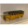 Image 1 : Antique-Style Metal Schoolbus Decoration
