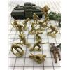 Image 2 : VINTAGE ARMY MEN MILITARY TOY FIGURINES