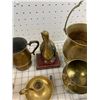 Image 4 : LOT OF VINTAGE BRASS AND COPPER MUGS CANDLE HOLDERS PENGUIN ETC