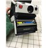 Image 6 : VINTAGE POLAROID SX-70 LAND CAMERA (INSTANT) WITH CASE AND FLASH BARS