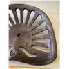 Image 3 : ANTIQUE IHC CAST IRON TRACTOR SEAT INTERNATIONAL HARVESTER