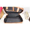 Image 14 : Airsteam Leather Suitcase + 2 Woman’s Leather Purses – All VG Condition