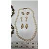 Image 2 : 2 Vintage Necklaces, 3 Sets Vintage Clip Earrings