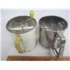 Image 2 : 2 Vintage Flour Sifters