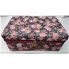 Image 5 : Padded storage box and contents