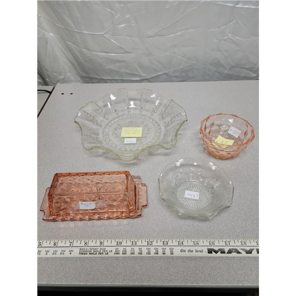 Lot of depression glass (4 pieces)