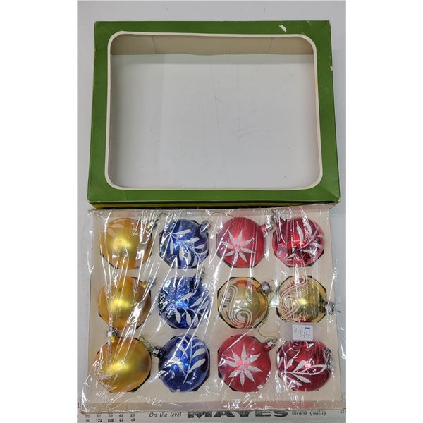 Fieldcraft box of glass Christmas ornaments