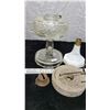 Image 4 : Glass lamp base, white and clear and lamp parts