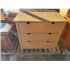 Image 1 : 3 drawer dresser 35.5 x 34 x 20"
