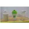 Image 1 : Tupperware 2 Cup Quick Shake + Syrup Dispenser / Strainer