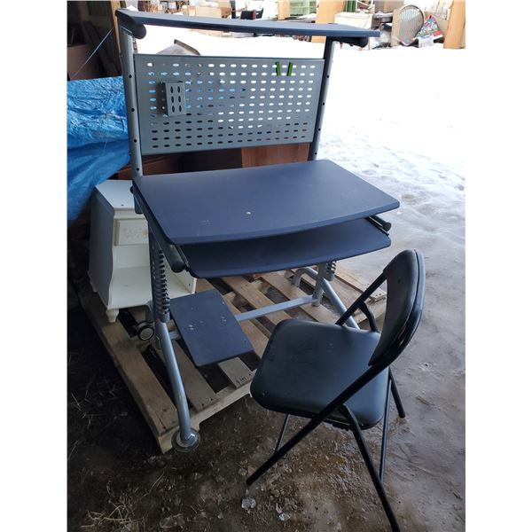 computer desk & folding chair