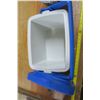 Image 3 : Coleman Personal 8 Cooler and Original 16 Bucket