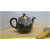 Image 2 : Ceramic Teapot and Marble Rolling Pin