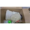 Image 1 : Box of Kitchen Items / Tupperware