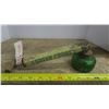 Image 3 : Antique Green Cross Pesticide Applicator