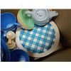 Image 2 : Box of Plastic Dishes