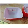 Image 4 : 4 Small Pyrex Dishes