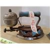 Image 2 : 2 Antique Steam Irons