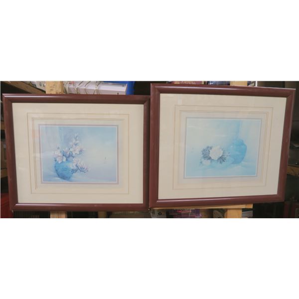 2 Framed Floral Prints