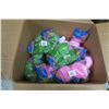 Image 1 : Box of Pink and Green Streamers