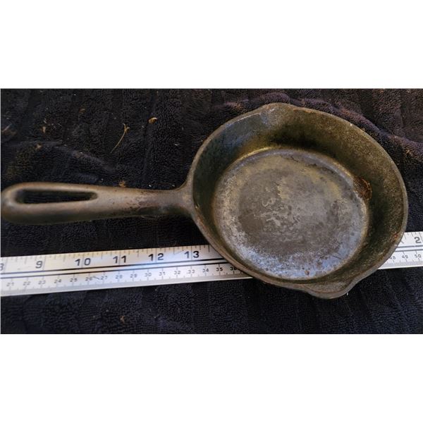 Cast iron Findlay  6  skillet