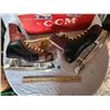 Image 2 : Vintage CCM Flyte Boys skates in original box