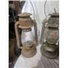 Image 2 : 3 vintage barn lanterns(2 beacon, 1dietz)