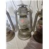 Image 3 : 3 vintage barn lanterns(2 beacon, 1dietz)