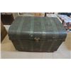 Image 1 : Vintage Metal Steamer Trunk