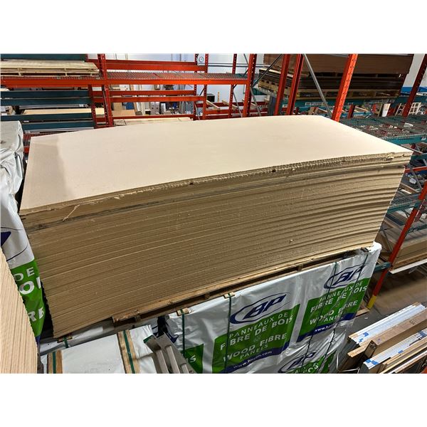 LIFT OF APPROXIMATELY 96 PCS OF 4' X 8' SMART CORE WOOD FIBER PANELS