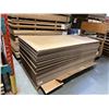 Image 2 : LIFT OF 4' X 8' PACKING CARDBOARD SLIP SHEETS