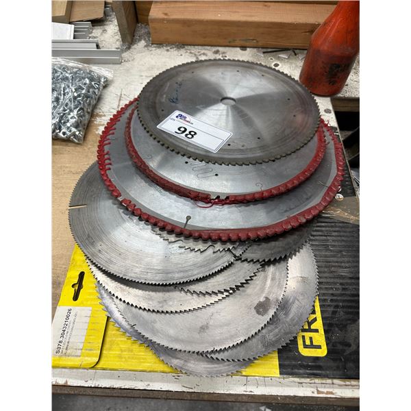 LOT OF ASSORTED SAW BLADES