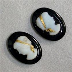 16 CTS PAIR OF VINTAGE QUARTZ CAMEO (MADE IN OLD WEST GERMANY) 18x13 MM