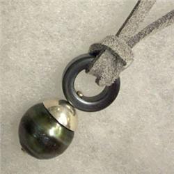 S. SILVER 11 MM BLACK TAHITIAN PEARL AND HEMATITE UNISEX PENDANT