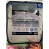 Image 1 : Hotel Grand White Down Duvet Queen All season Medium Weight