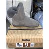 Image 2 : Kirkland Ladies Boots Grey Size 9