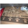 Image 4 : Broil King BBQ Signet 320 Propane New in box Damaged box