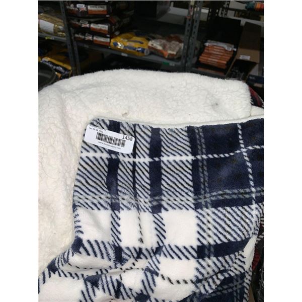 Reversible Throw blue plaid blanket