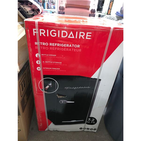 NEW Frigidaire Retro Bar Size fridge 3.2cu ft