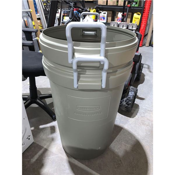 Rubbermaid Animal Stopper Bins NO lids x 2