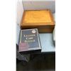 Image 2 : TRIPOD SEAT, WOOD BOX, PLASTIC ORGANIZER, AIR MATTRESS, LEATHER CARE SYSTEM AND STONE CARE