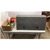 Image 1 : ELECTRIC POLISHER, POLISH, WAX AND SPEAKER BOX