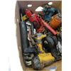 Image 2 : BOX OF TOOLS, BOTTLE JACKS