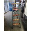 Image 2 : WOOD A FRAME LADDER