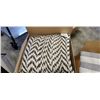 Image 3 : 2 BOXES OF THROW PILLOWS, BLANKETS